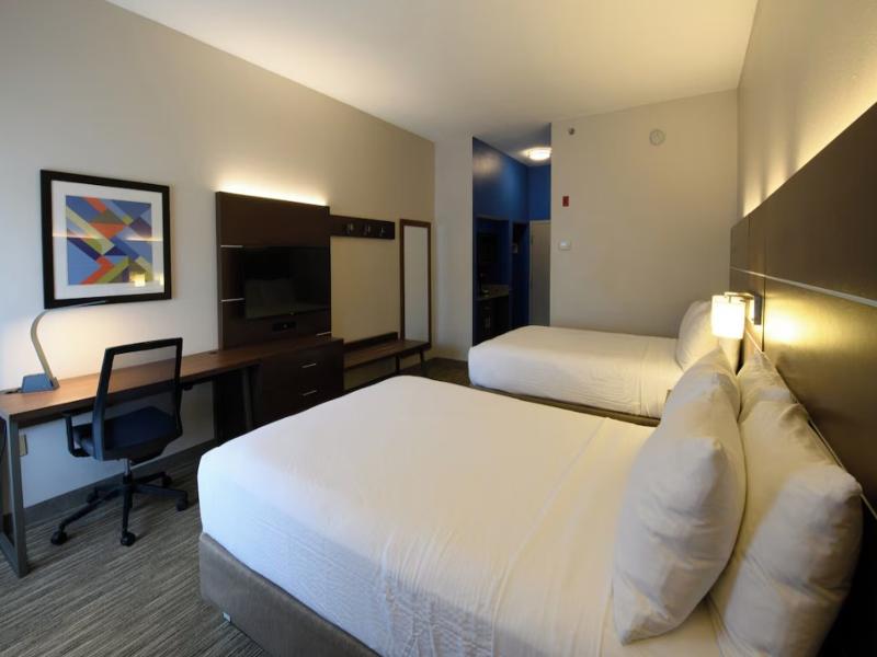 Holiday Inn Express & Suites Blythewood By IHG image
