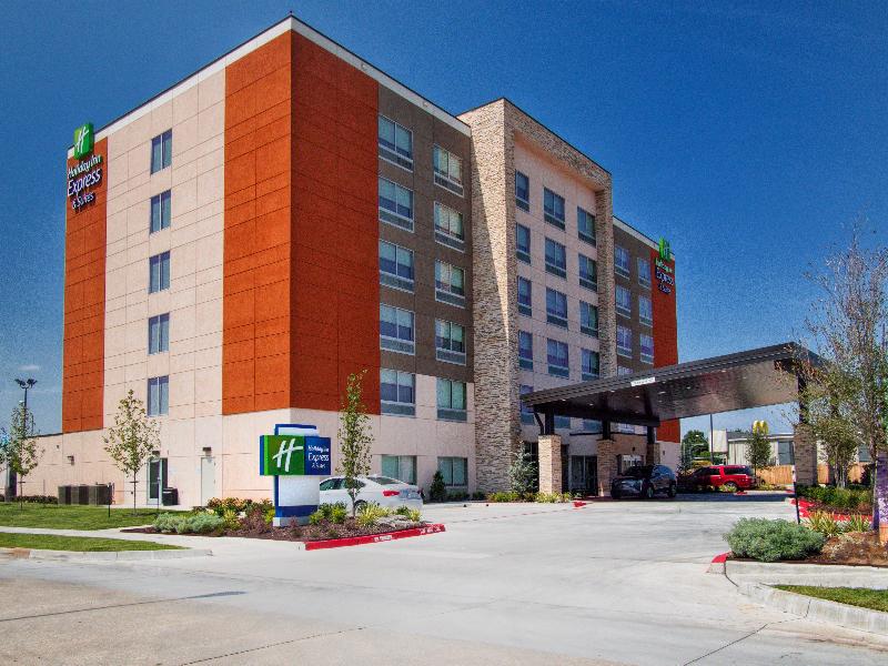 Holiday Inn Express Suites Moore