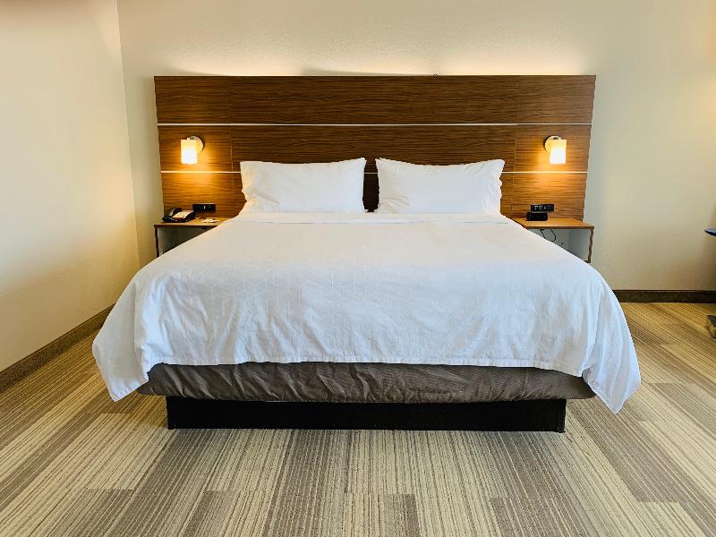 Holiday Inn Express Suites Moore photo 12