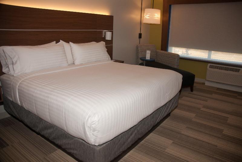 Holiday Inn Express Hotel Suites Decatur photo 13