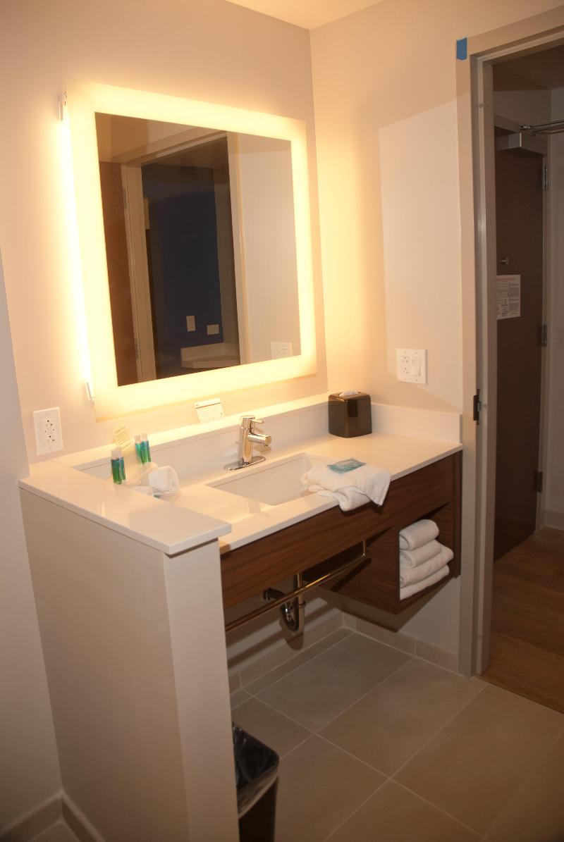 Holiday Inn Express Hotel Suites Decatur photo 20