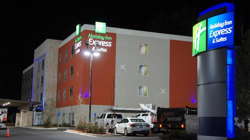 Holiday Inn Express PinevilleAlexandria Area image