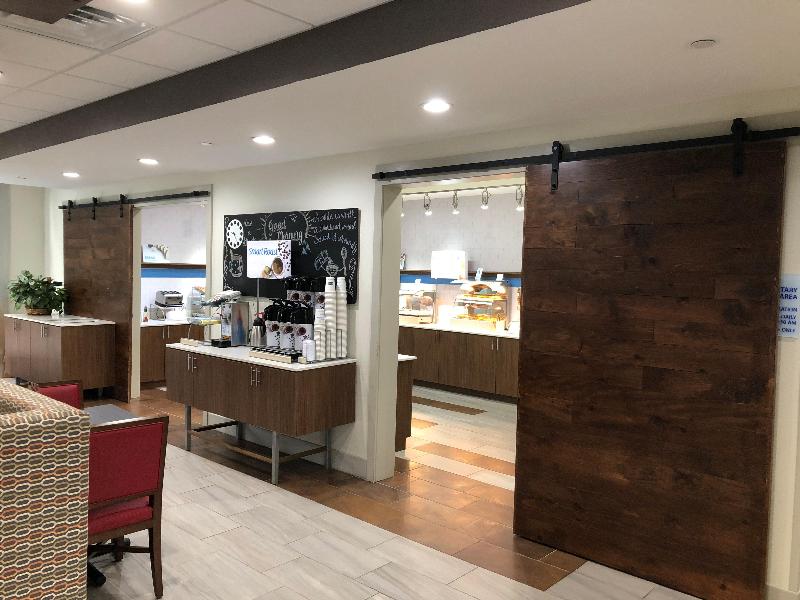 Holiday Inn Express PinevilleAlexandria Area image