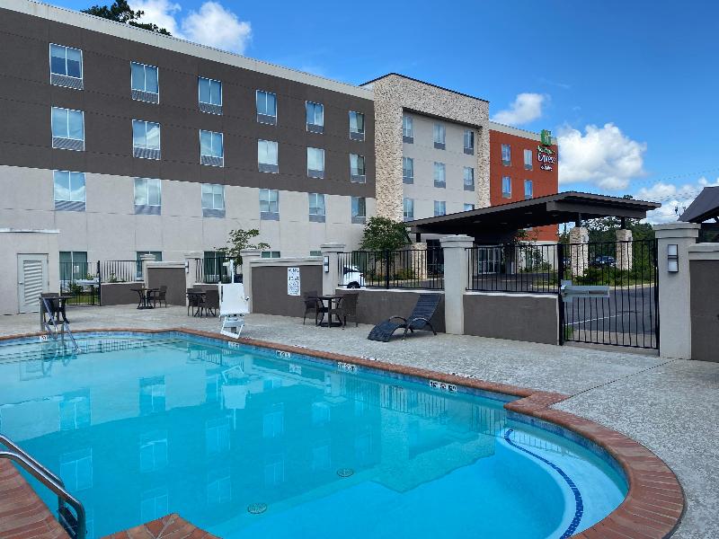 Holiday Inn Express PinevilleAlexandria Area image