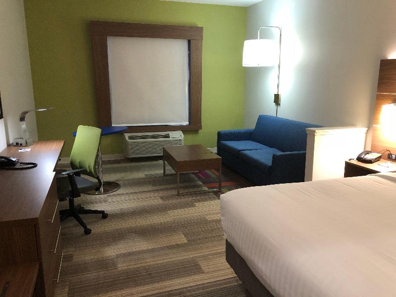 Holiday Inn Express PinevilleAlexandria Area image