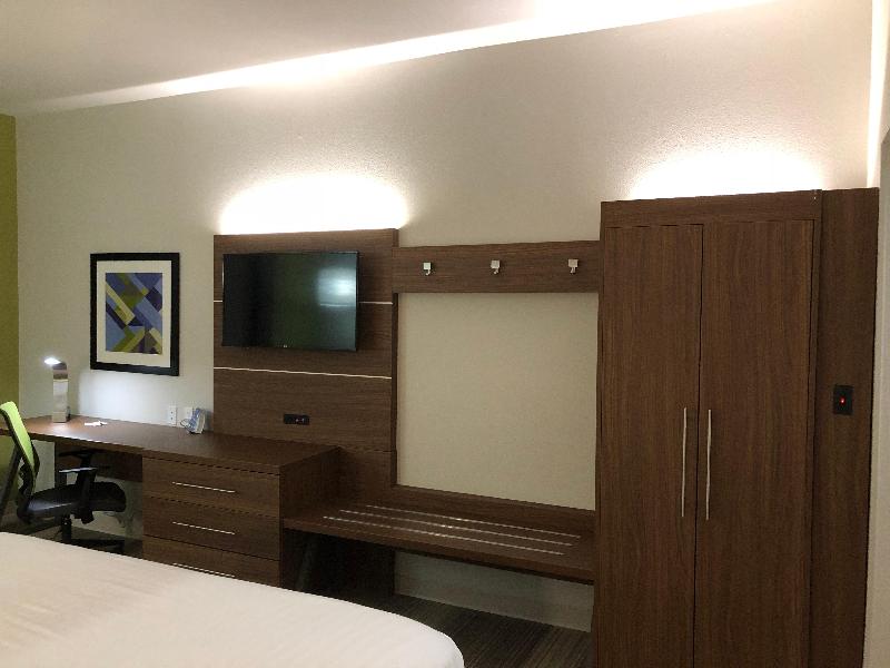 Holiday Inn Express PinevilleAlexandria Area image