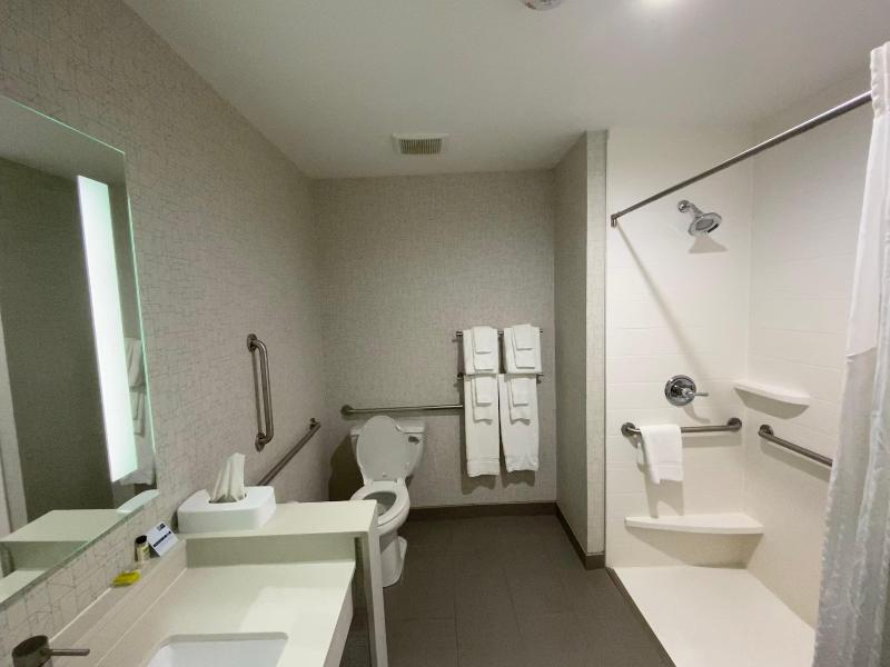 Holiday Inn Express PinevilleAlexandria Area image