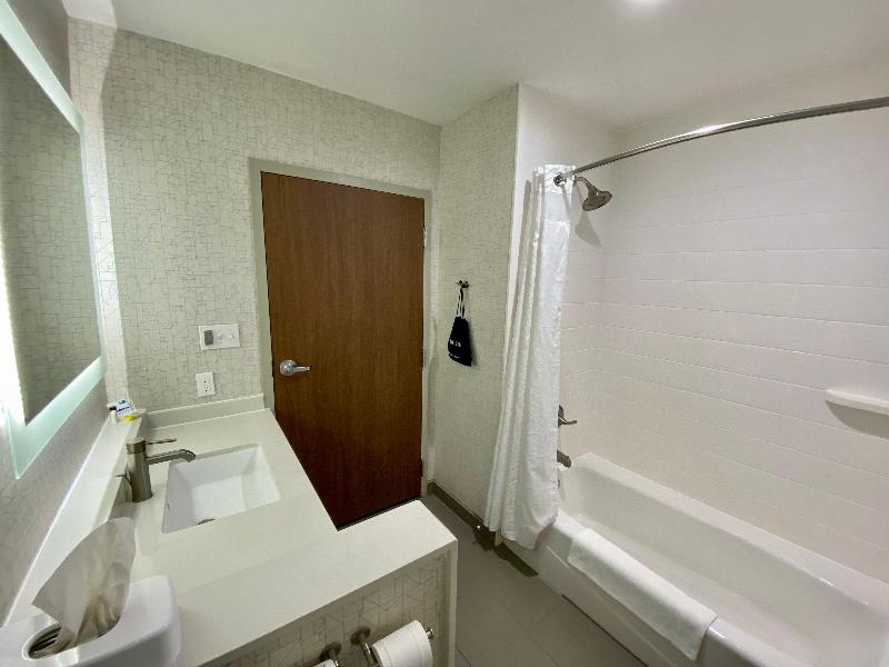 Holiday Inn Express PinevilleAlexandria Area image