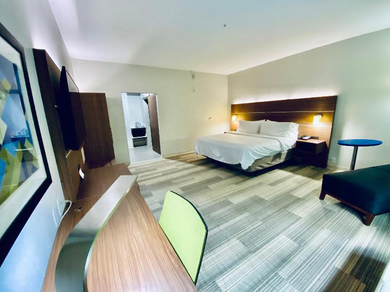 Holiday Inn Express PinevilleAlexandria Area image