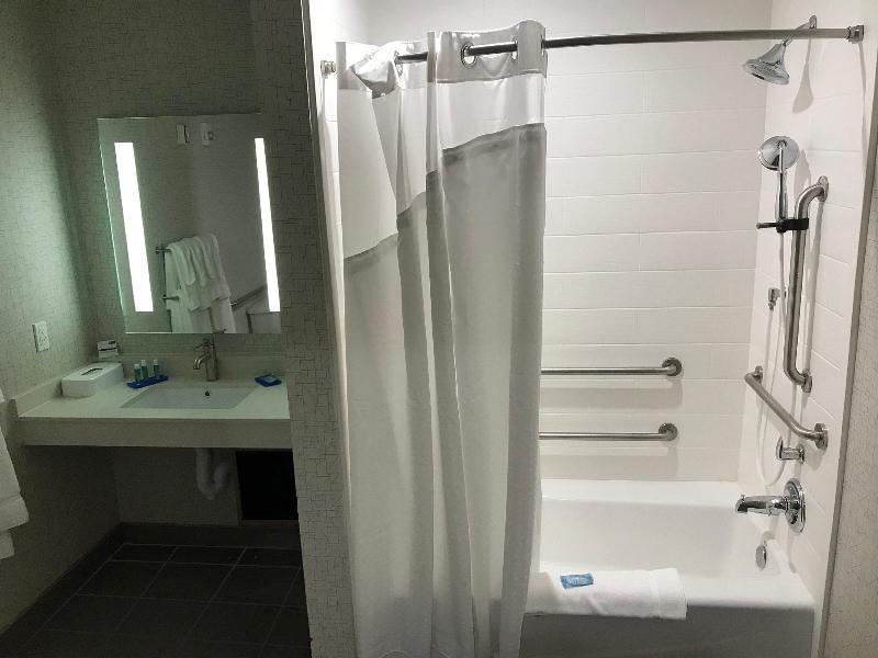 Holiday Inn Express PinevilleAlexandria Area image