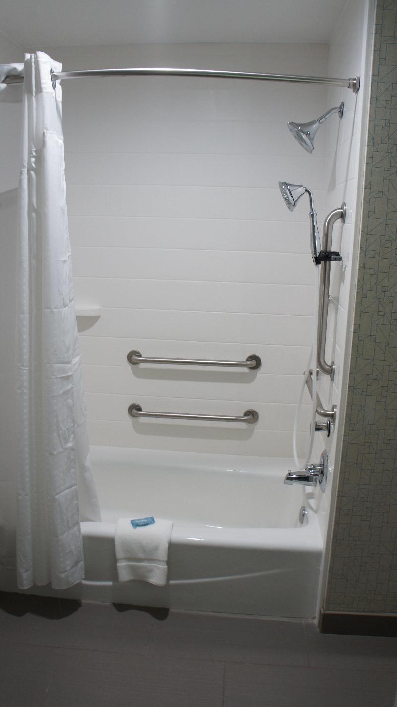 Holiday Inn Express PinevilleAlexandria Area image