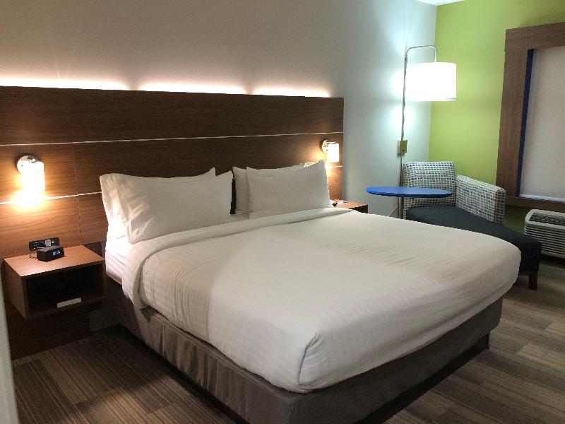 Holiday Inn Express PinevilleAlexandria Area image