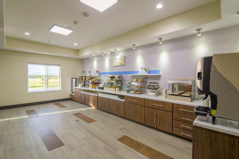 Holiday Inn Express Suites Raymondville