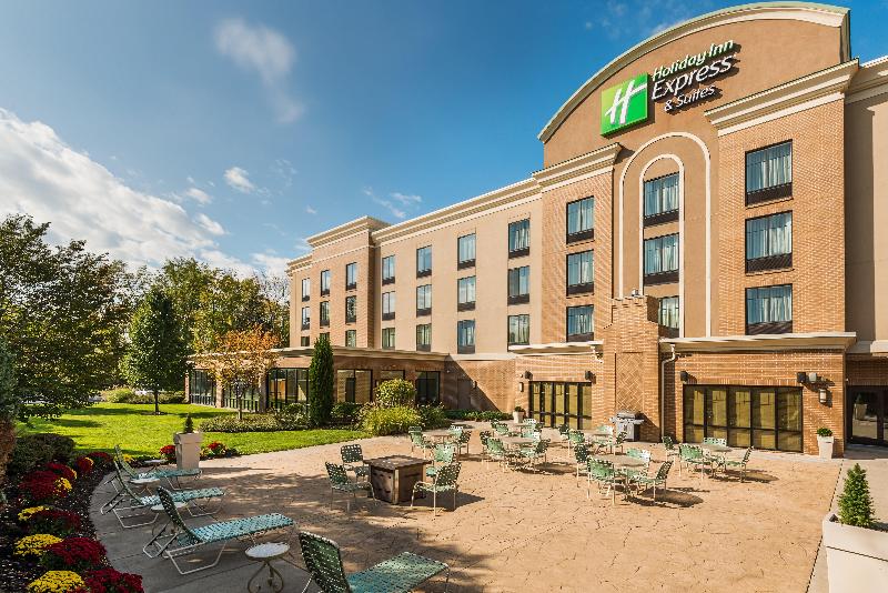 Holiday Inn Express Suites Rochester Webster image