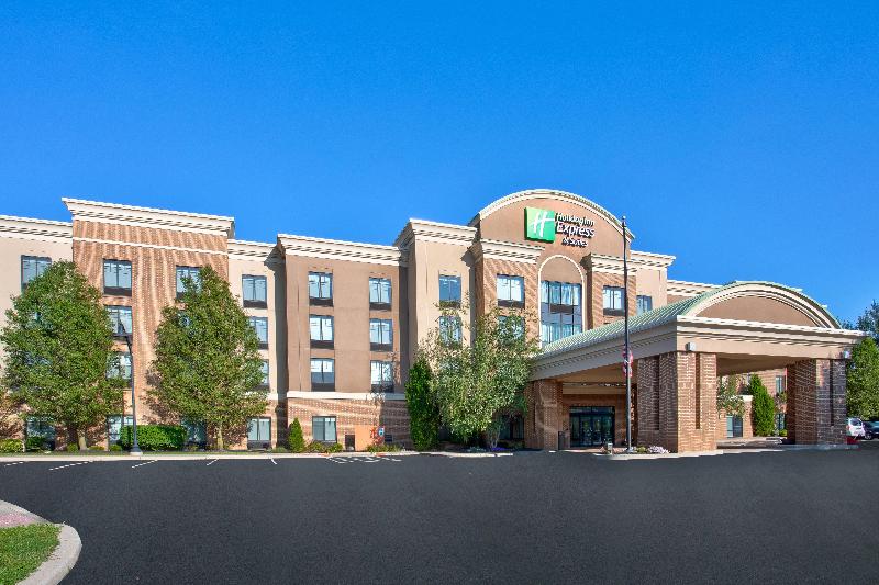 Holiday Inn Express Suites Rochester Webster image