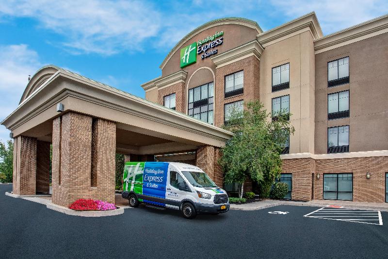Holiday Inn Express Suites Rochester Webster image