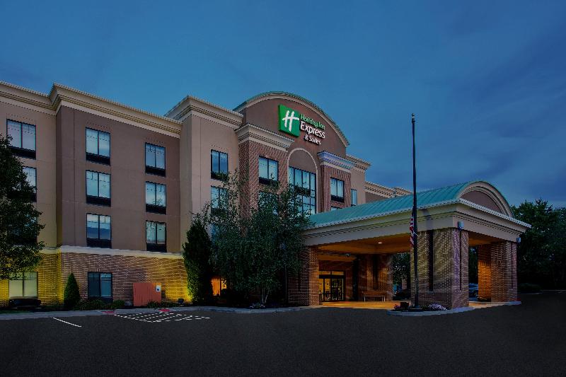 Holiday Inn Express Suites Rochester Webster image