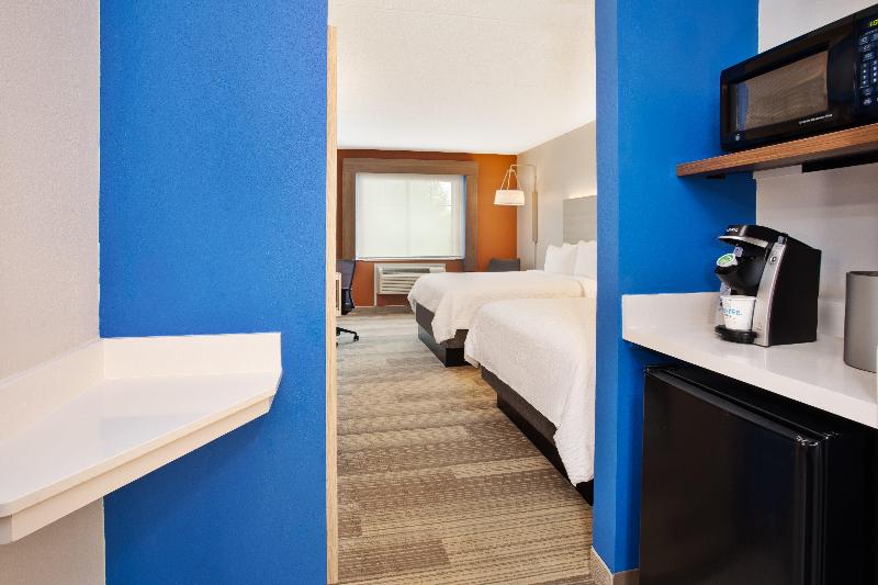 Holiday Inn Express Suites Rochester Webster image