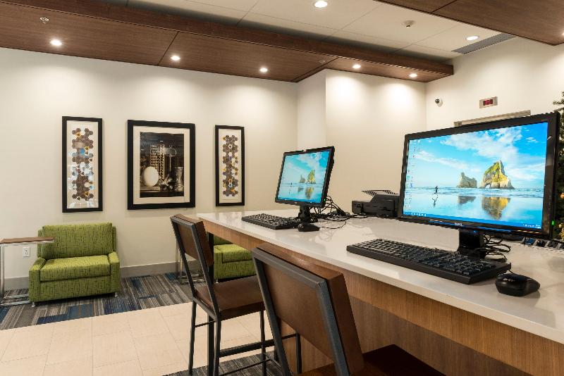Holiday Inn Express & Suites Victoria Colwood