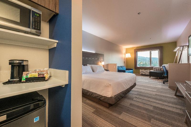 Holiday Inn Express & Suites Victoria Colwood photo 14