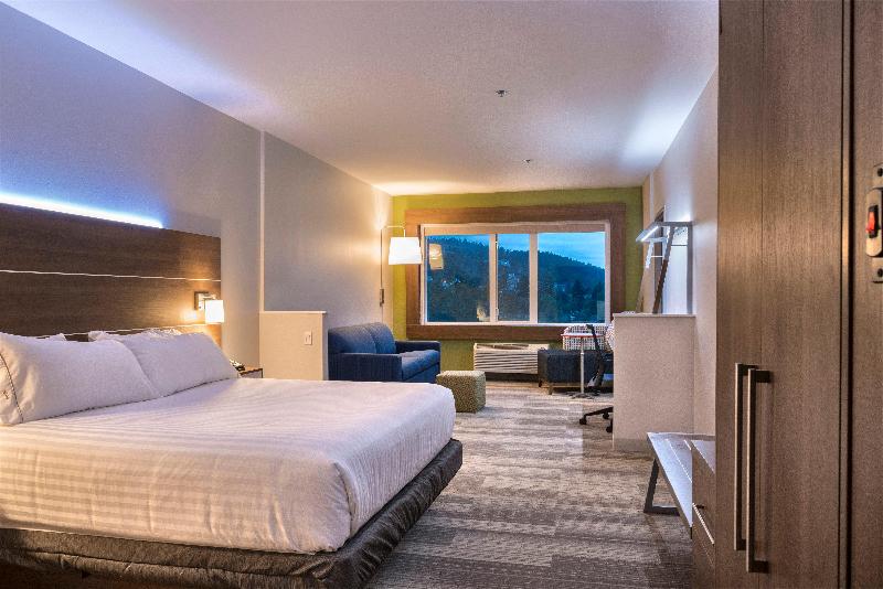Holiday Inn Express & Suites Victoria Colwood photo 16