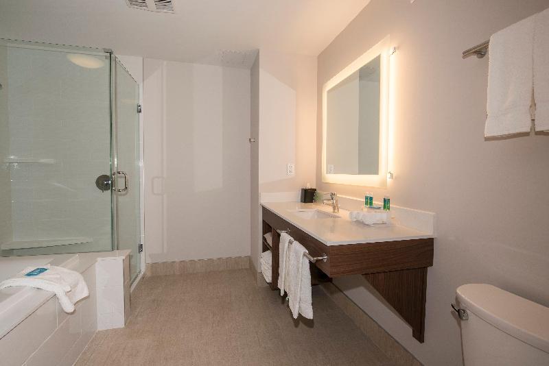 Holiday Inn Express & Suites Victoria Colwood photo 21