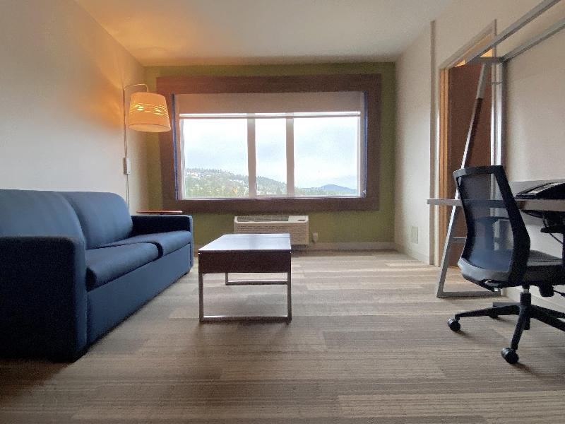 Holiday Inn Express & Suites Victoria Colwood photo 12