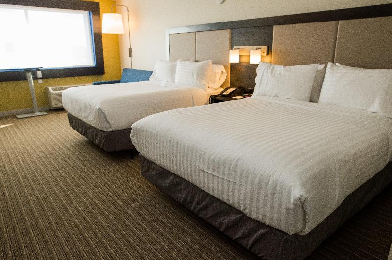 Holiday Inn Express & Suites Marietta By IHG image