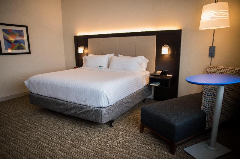 Holiday Inn Express & Suites Marietta By IHG image
