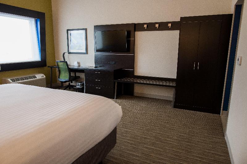 Holiday Inn Express & Suites Marietta By IHG image