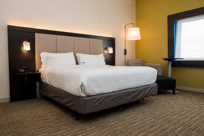 Holiday Inn Express & Suites Marietta By IHG image