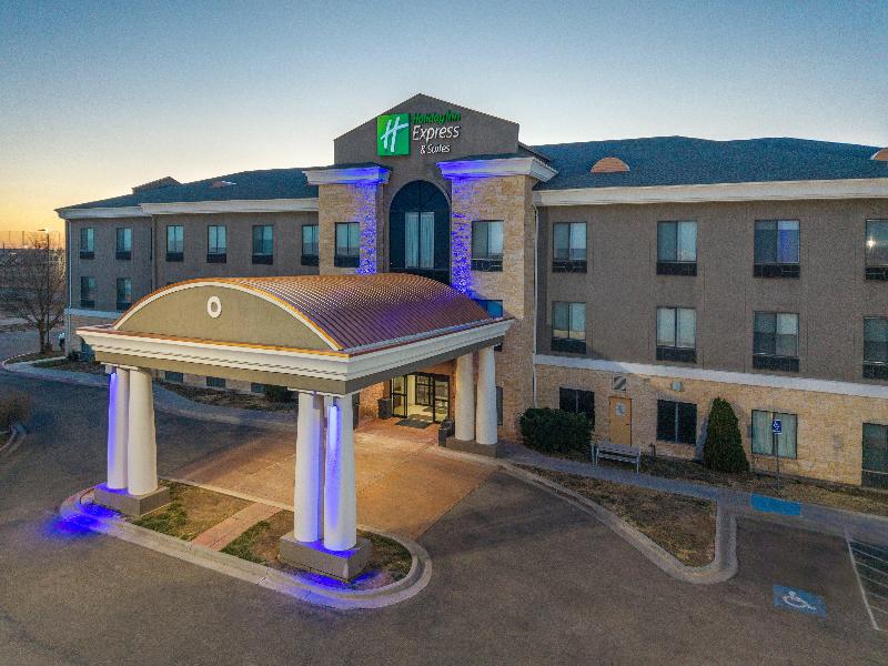 Holiday Inn Express & Suites Amarillo South — exterior view