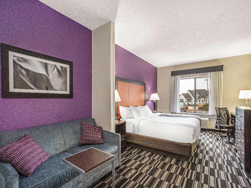 La Quinta Inn & Suites By Wyndham Plainfield image