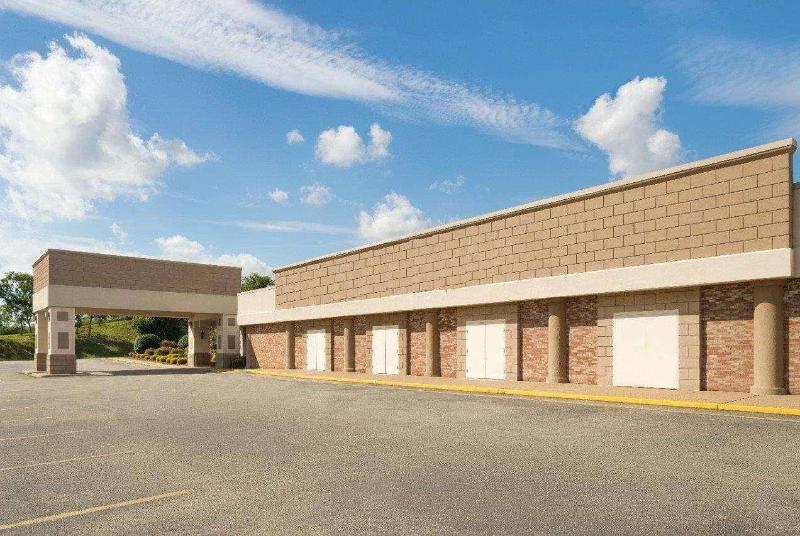 Ramada Uniontown image