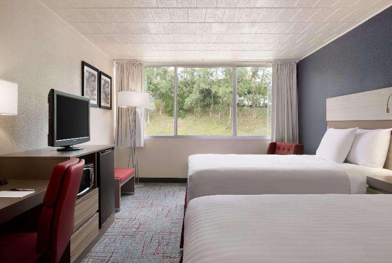Ramada Uniontown 4