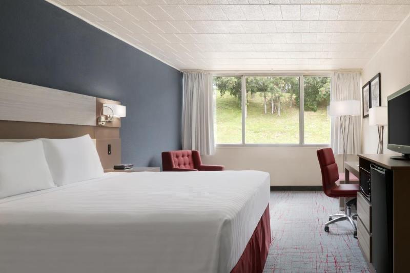 Ramada Uniontown image