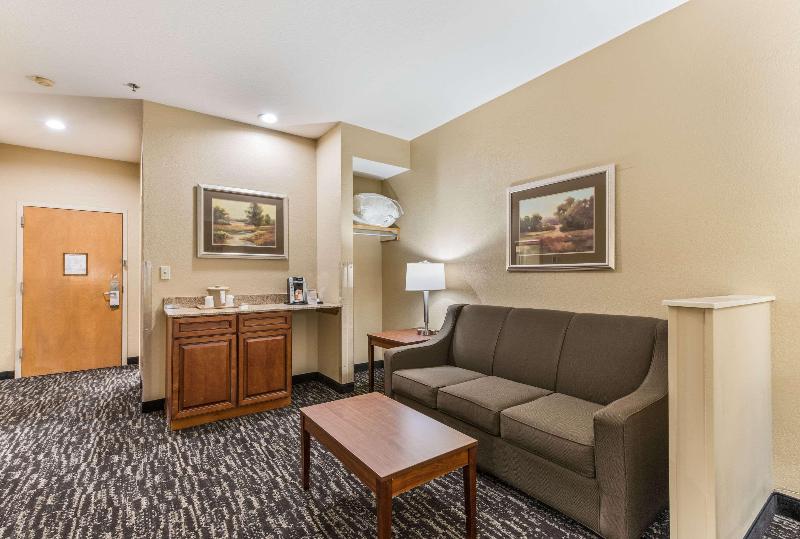 Quality Inn & Suites Hendersonville - Flat Rock image