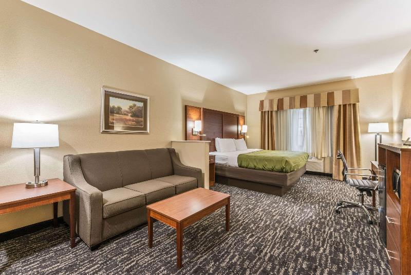 Quality Inn & Suites Hendersonville - Flat Rock image