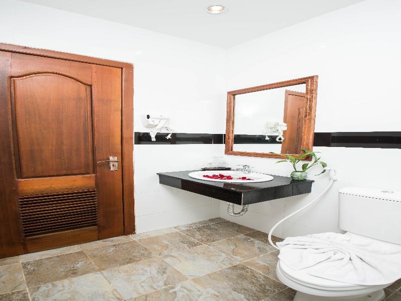 Relax Hotel image