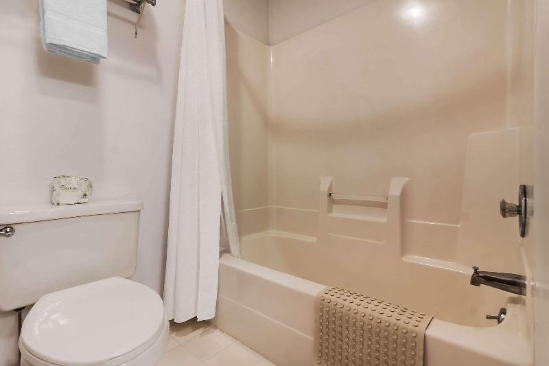 Rodeway Inn Holdrege image