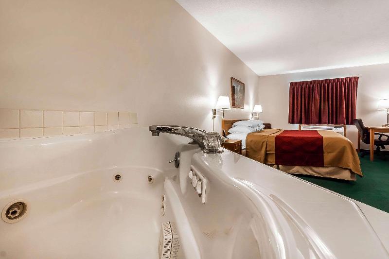 Rodeway Inn Holdrege image