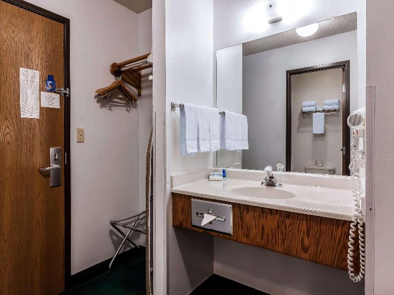 Rodeway Inn Holdrege image