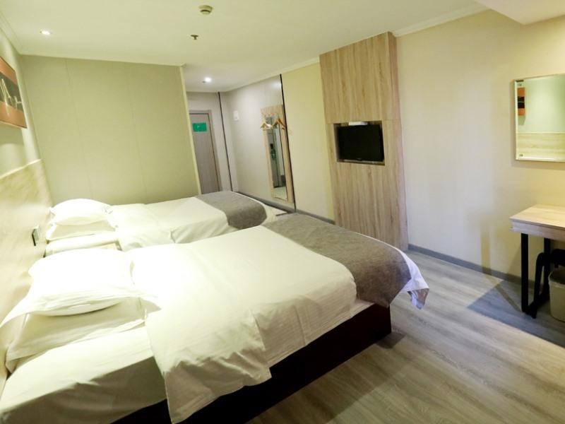 Bed room