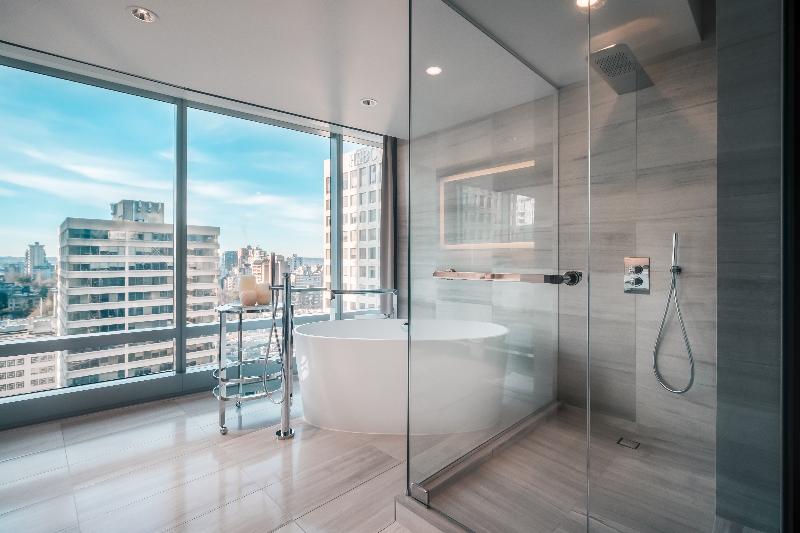 Stay in style at Paradox Vancouver