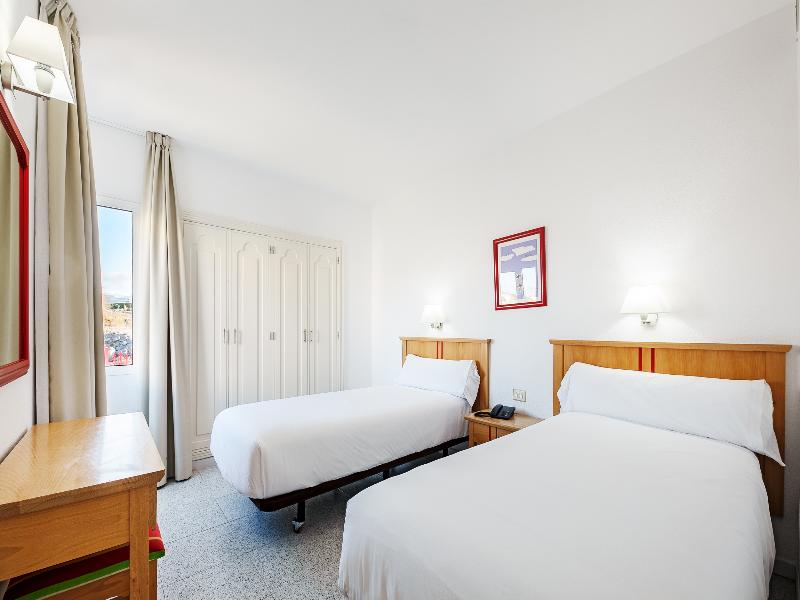 Hotel LIVVO Koala Garden image