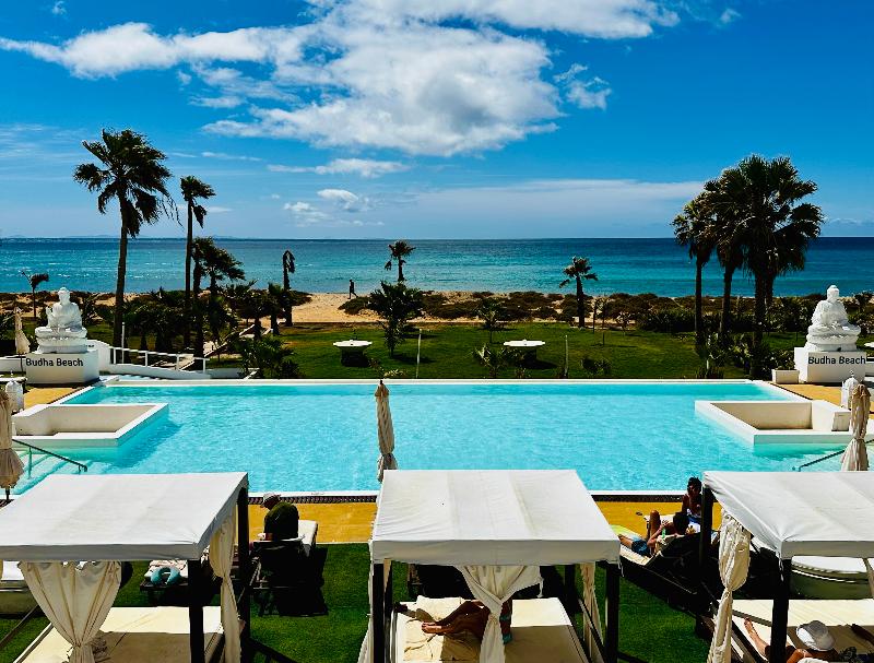 LIVVO Budha Beach Hotel 