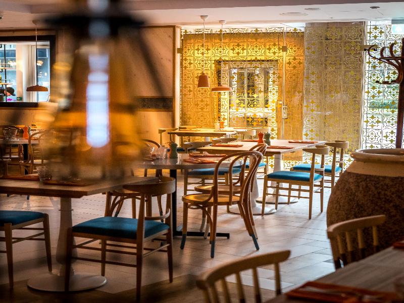 Lincoln Plaza London, Curio Collection by Hilton image