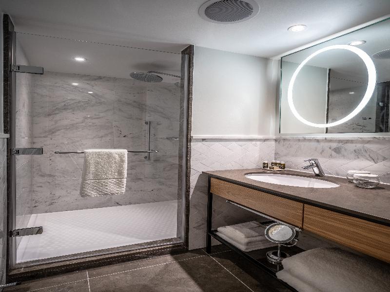 Lincoln Plaza London, Curio Collection by Hilton image