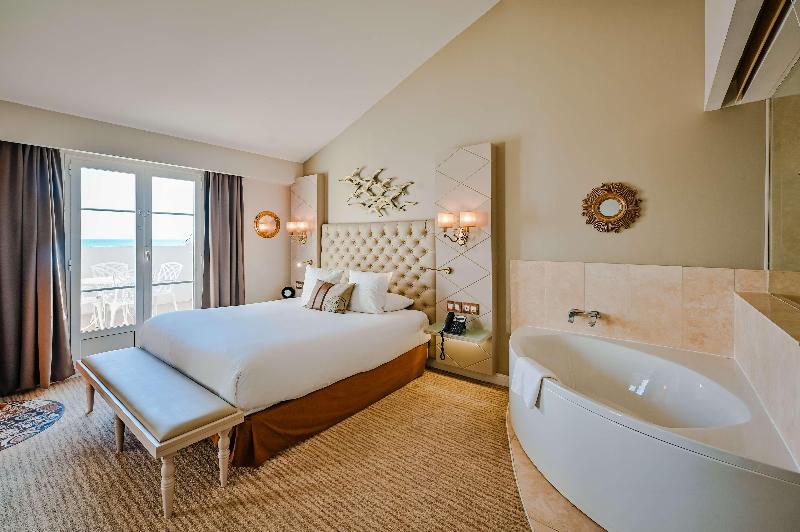 Grand Hotel Des Sablettes Plage, Curio By Hilton image