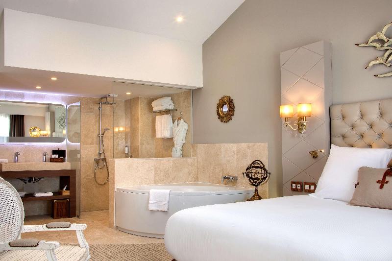 Grand Hotel Des Sablettes Plage, Curio By Hilton image